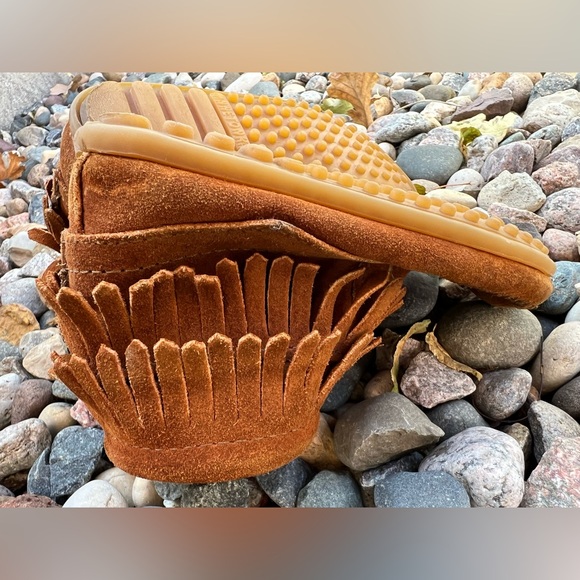 🥾KIDS’ Double Fringe Brown Suede Ankle Boot | Minnetonka Moccasin—2292 | Size 10 - Picture 9 of 17